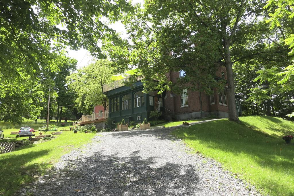 Ile De Garde B&B Шербрук Екстериор снимка