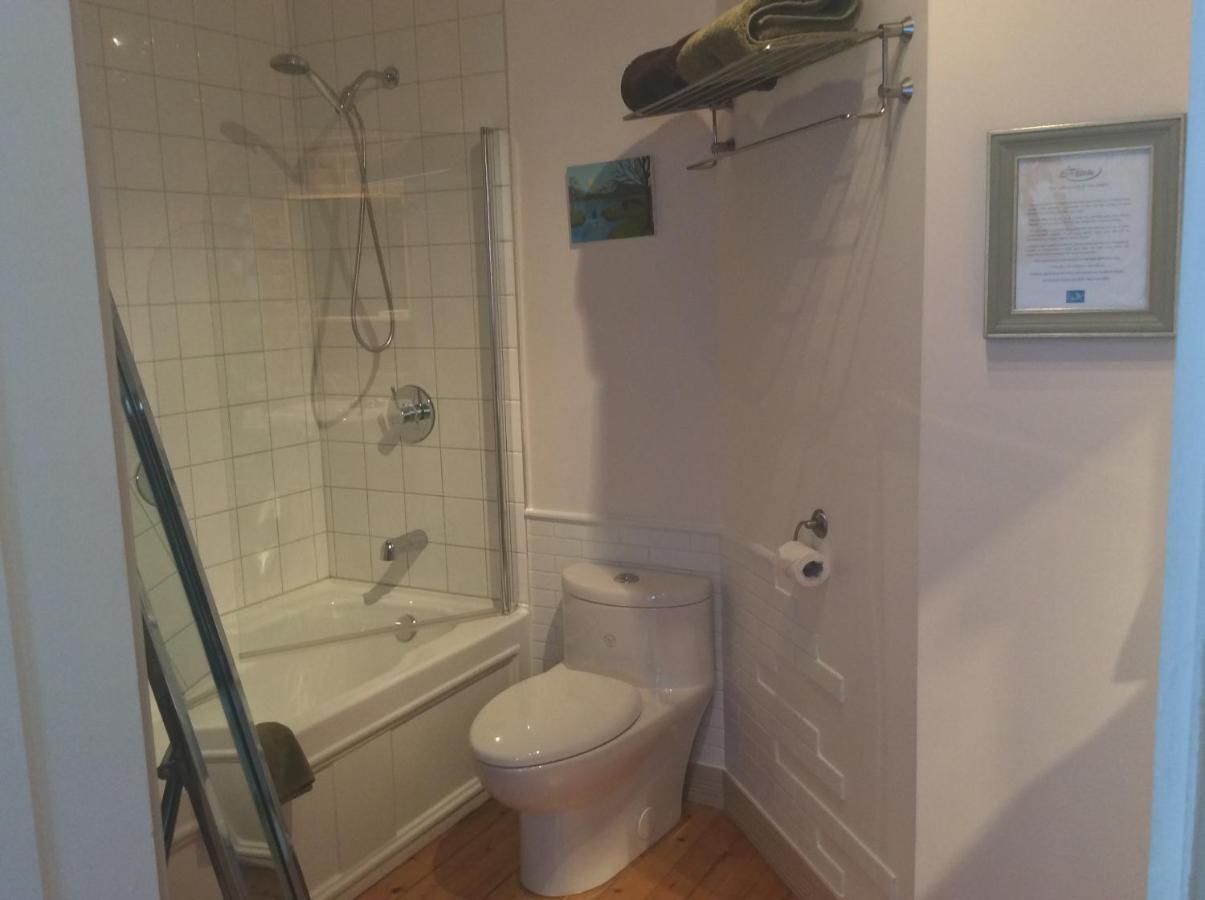 Ile De Garde B&B Шербрук Екстериор снимка